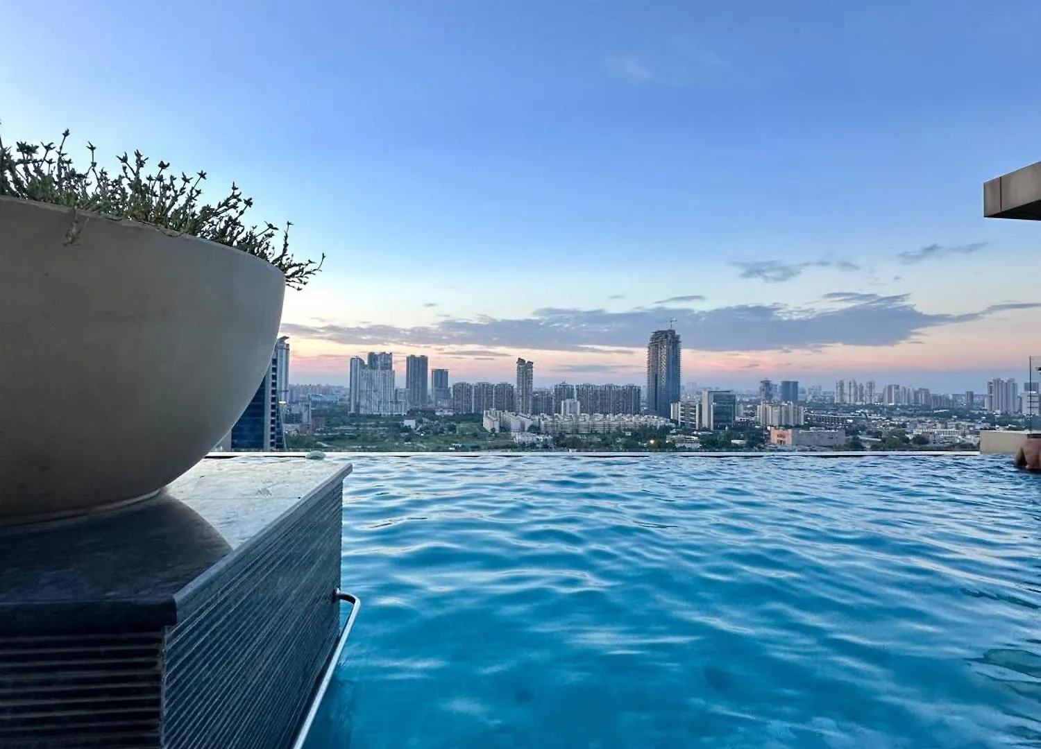 アパート Green Studio - Private Jacuzzi - Private Balcony グルガウン